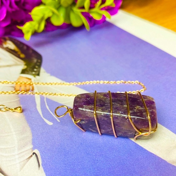 💜PENDANT 💜AMETHYST CRYSTAL wire wrapped GOLD - Picture 2 of 7